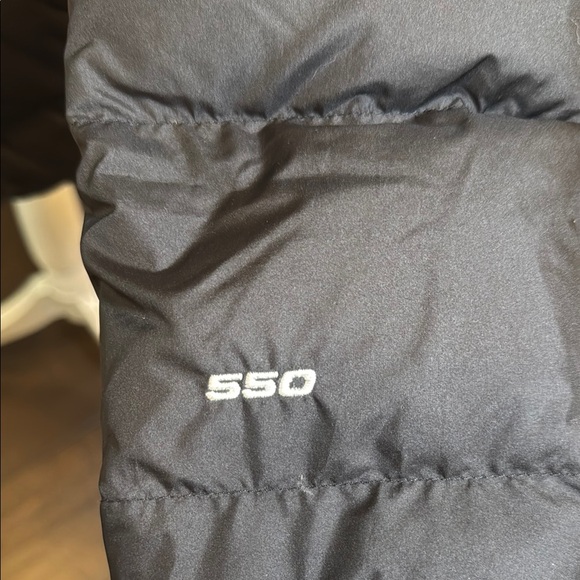 The North Face Women's Black Puffer Jacket, lightweight - Picture 2 of 7